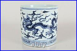 A Chinese Blue and White Dragon-decorating Porcelain Fortune Pot