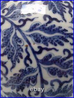 ANTIQUE C19th CHINESE Blue & White Porcelain DRAGON VASE Huge at 17.5