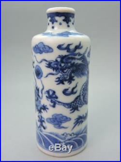 ANTIQUE CHINESE SNUFF BOTTLE WITH 2 DRAGONS CHASING THE FLAMING PEARL