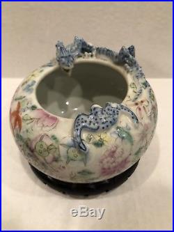 Antique Chinese porcelain thousand flowers vase with figural dragon