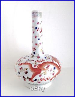 Beautiful Antique Chinese Dragon Vase (late 19C early 20C)