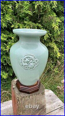 Beautiful Vintage Chinese Oriental Green Dragon Decorative Vase On Wooden Stand