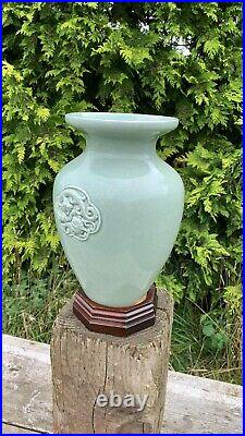 Beautiful Vintage Chinese Oriental Green Dragon Decorative Vase On Wooden Stand