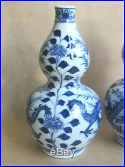 CHINESE KANGXI PAIR OF DOUBLE GOURD VASES BLUE & WHITE DRAGONS (Ref5351)