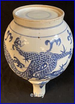 Chinese Antique Porcelin Qing Dynasty Kangxi Blue & White Dragon Vase 17th C