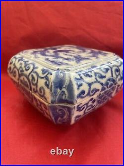 Chinese Ming Box, probably Wanli Dragon Blue & White