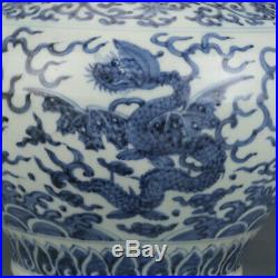 Chinese antique Ming Blue and white Dragon pattern Porcelain Vase tank