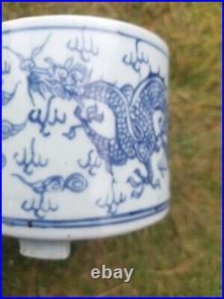 Chinese blue and white censer lwith dragon and phoenix chasing each other