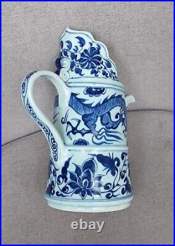 Chinese porcelain blue and white teapot dragon motive