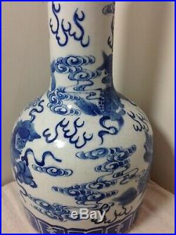 Chinese porcelain bottle vase Blue White Foo Dog Qing dynasty kangxi jar dragon