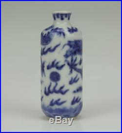 FINE ANTIQUE 19thC CHINESE BLUE & WHITE PORCELAIN SNUFF BOTTLE WITH DRAGON