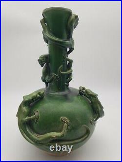 Rare Chinese Green Qing Dynasty Collection Porcelain Coil Dragon Vase