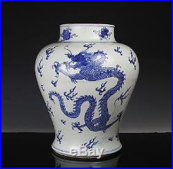 WONDERFUL ANTIQUE CHINESE BLUE AND WHITE PORCELAIN JAR WITH DRAGONS KANGXI