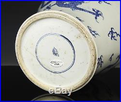 WONDERFUL ANTIQUE CHINESE BLUE AND WHITE PORCELAIN JAR WITH DRAGONS KANGXI